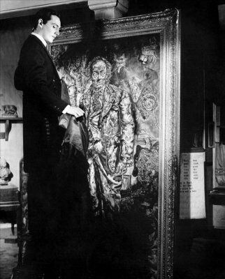 Dorian Gray a megváltozott festmény előtt